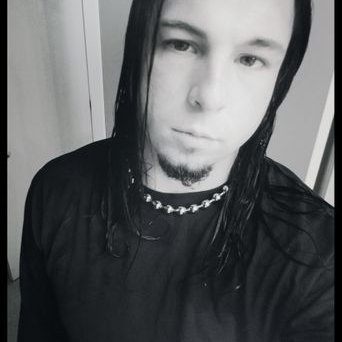 Profile Picture of Phillip Flores (@KoRnFlake000) on Twitter