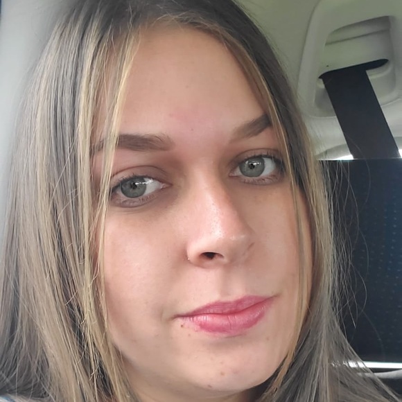 Josellyn Fornos - Poshmark Profile Picture of Josellyn Fornos (@josellynfornos) on Poshmark