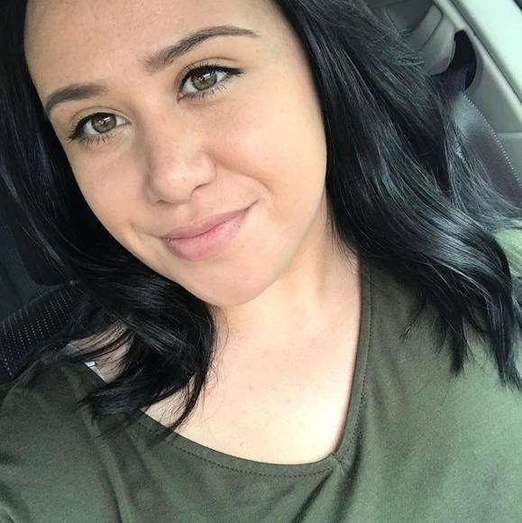 Profile Picture of Maeghan Alvillar (@meganlee2214) on Poshmark