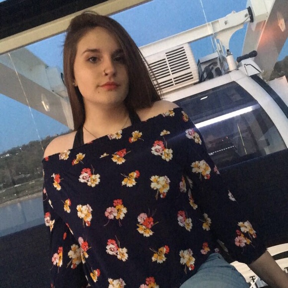 Profile Picture of Taylor Moorman (@mtaylor828) on Poshmark