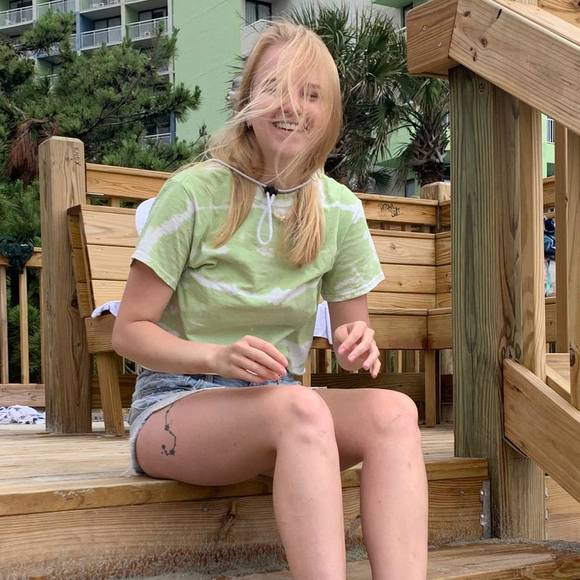 Hollie Metzgar - Poshmark Profile Picture of Hollie Metzgar (@holliemetz) on Poshmark