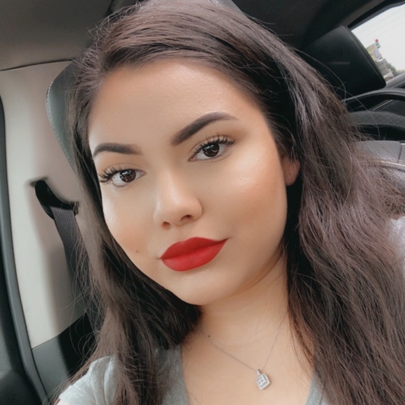 Profile Picture of Nancy Salcedo (@nancysalcedo33) on Poshmark