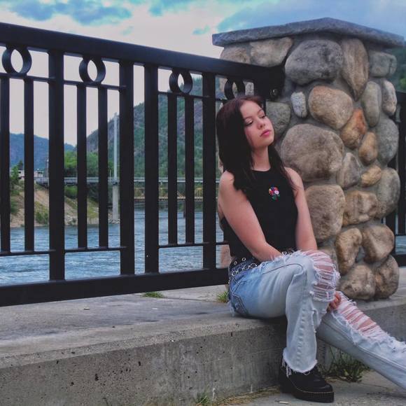 Profile Picture of Agatha Storie (@akayikes) on Poshmark