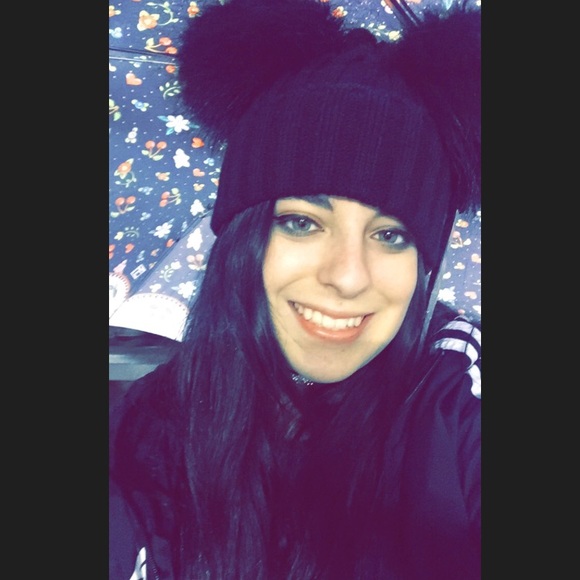 Profile Picture of Brooke Humecky (@bhumecky) on Poshmark