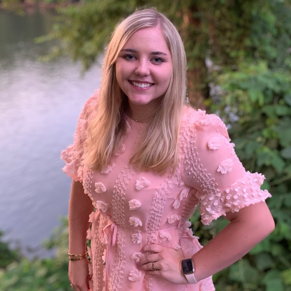 Profile Picture of Hannah Hildreth (@hnhildr) on Poshmark