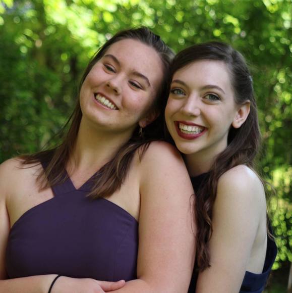 Profile Picture of Nora Geffen (@ngeffi) on Poshmark