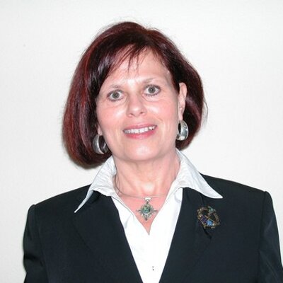 Profile Picture of Elaine Armstrong (@elaineirish) on Twitter