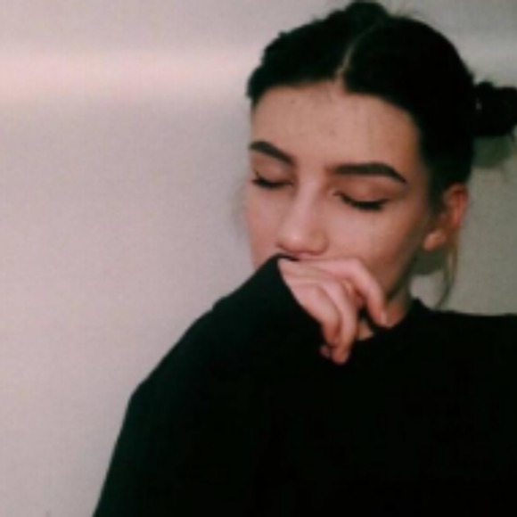 Profile Picture of Cheng Huang (@sonduncanblxlqk) on Poshmark