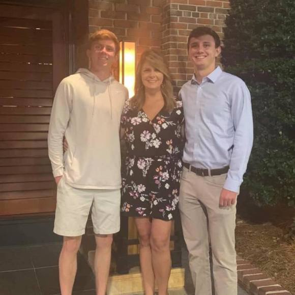 Profile Picture of Lisa Wittenberg (@lisawitty123) on Poshmark