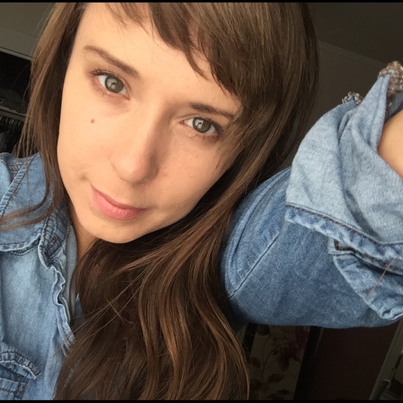 Profile Picture of Kristina Severon (@powmowse) on Poshmark