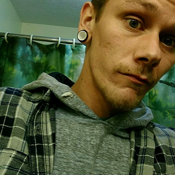 Profile Picture of Dusty Dyer (@bobhagerd) on Poshmark