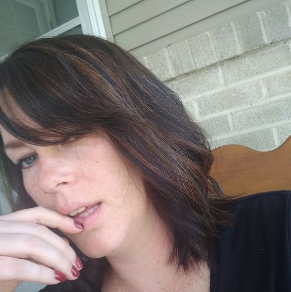 Profile Picture of Nicole Donoho (@nicoledonoho) on Poshmark