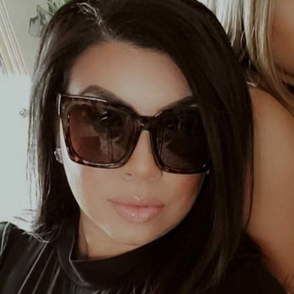 Jessica Gindratt - Poshmark Profile Picture of Jessica Gindratt (@jessgin) on Poshmark