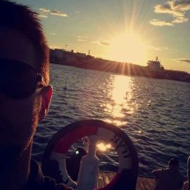 Profile Picture of SJP (@SirJohnPlaster) on Twitter