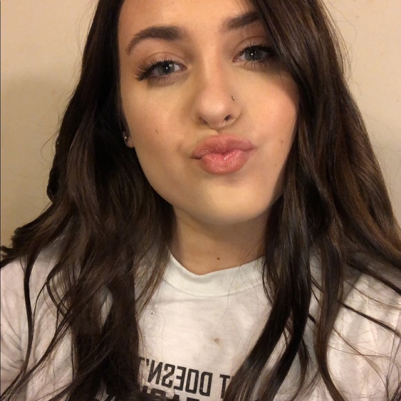 Profile Picture of Caylen Hasse (@heyitscay12) on Poshmark