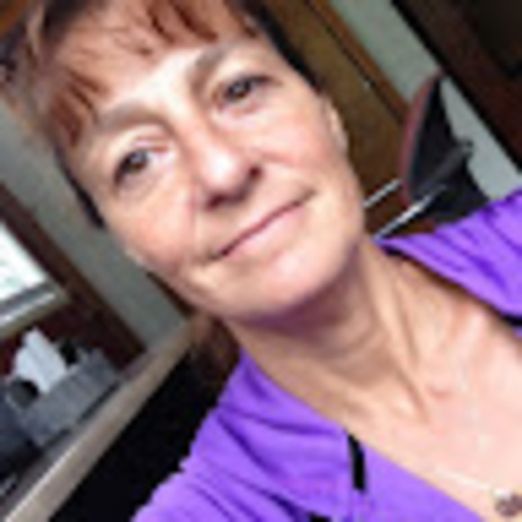 Profile Picture of Jackie Anweiler (@jackieanw) on Poshmark