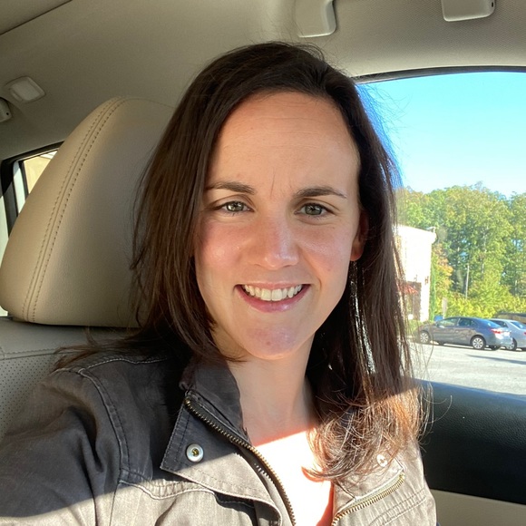 Profile Picture of Laura Valtin (@lauravaltin) on Poshmark