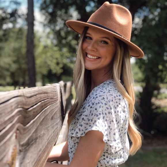 Profile Picture of Brooke Gaither (@kbgaither15) on Poshmark