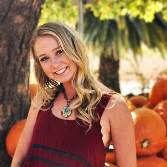 Profile Picture of Samantha Spelman (@swedishgirl95) on Poshmark