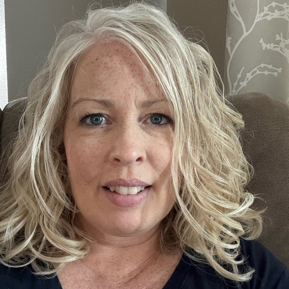 Angela Biermeier - Poshmark Profile Picture of Angela Biermeier (@abiermeier) on Poshmark