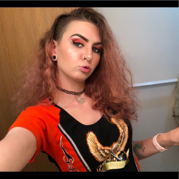 Profile Picture of Starla Stutsman (@handsofstars) on Poshmark