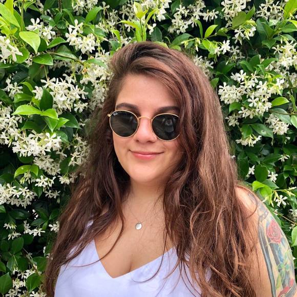 Profile Picture of Lisa Magistro (@lisagolightly) on Poshmark