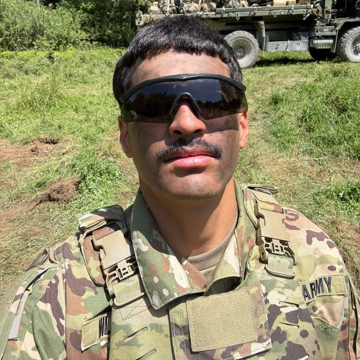 Profile Picture of RayR7 (@rayhilr7) on Tiktok