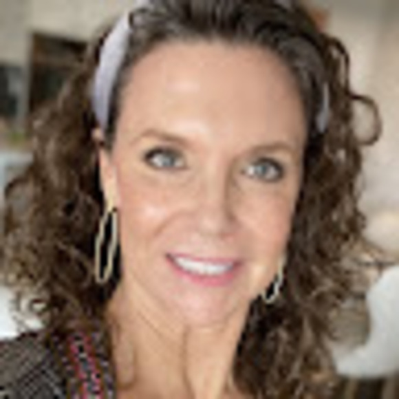 Profile Picture of Janet travis Fortune (@janetfortuneelp) on Poshmark