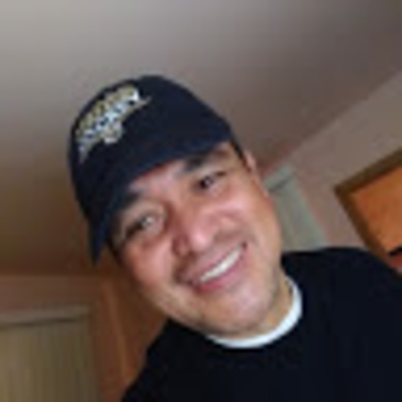 Profile Picture of Esar Yaoub (@esaryaoub) on Poshmark