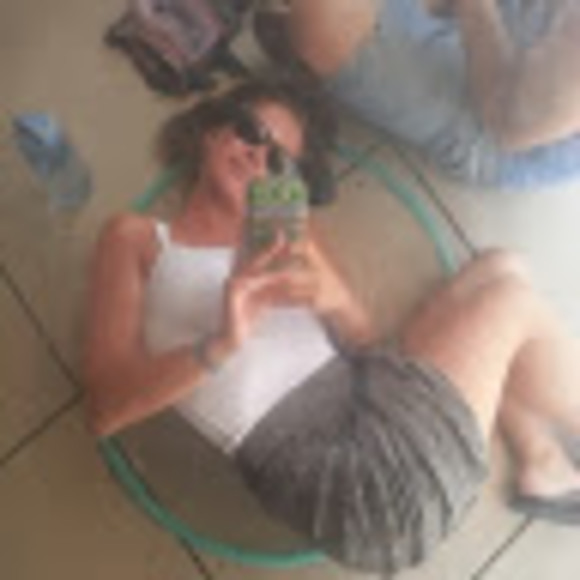 Profile Picture of Sarah Jassak (@sejassak) on Poshmark