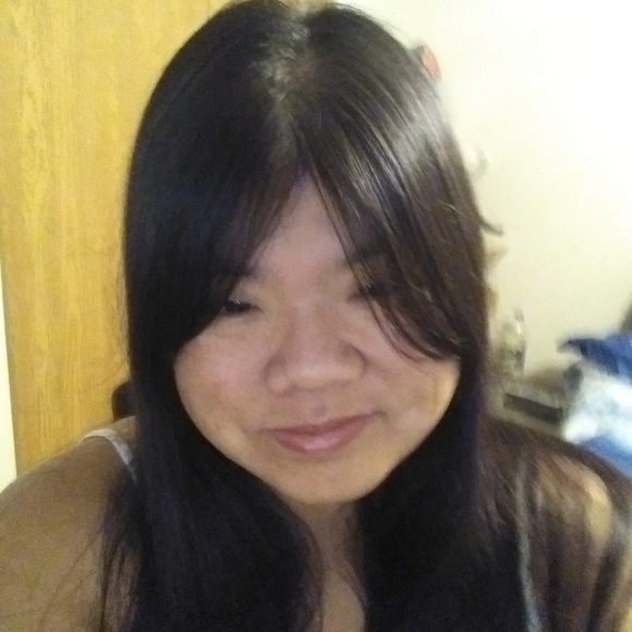 Profile Picture of Kim Lang (@klang2213) on Poshmark