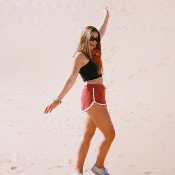 Profile Picture of Emma Weede (@emma_gymnasttt) on Poshmark