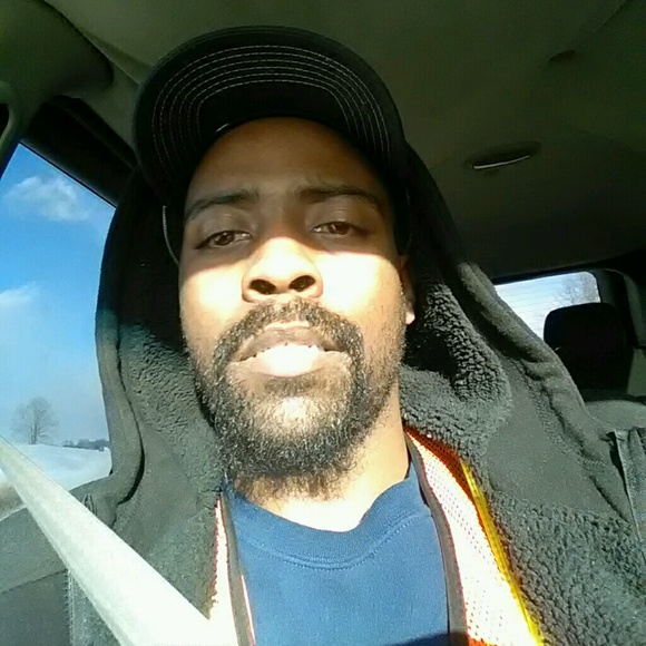 Profile Picture of Alex Carruthers (@bundy7319) on Poshmark