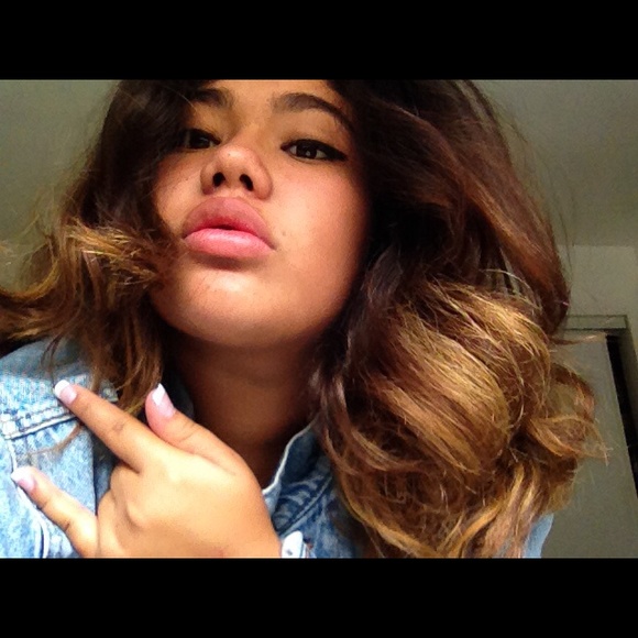 Profile Picture of Maresa Faraimo (@wunderlust21) on Poshmark