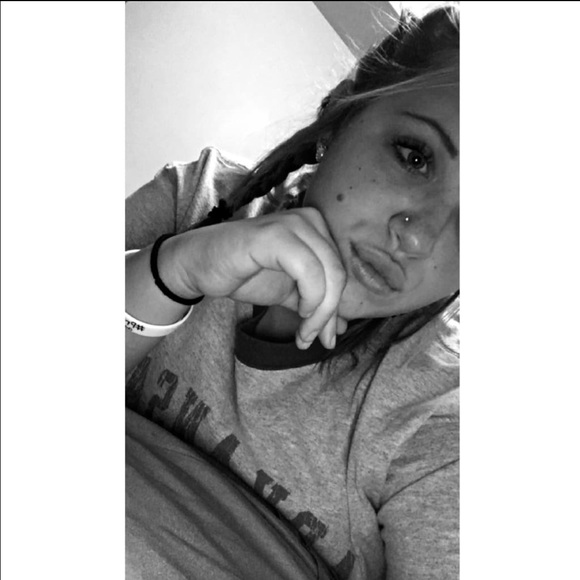 Profile Picture of Krista Singleton (@nicolekrista7) on Poshmark