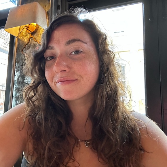 Profile Picture of Thalia Cowles (@thalgardy) on Poshmark