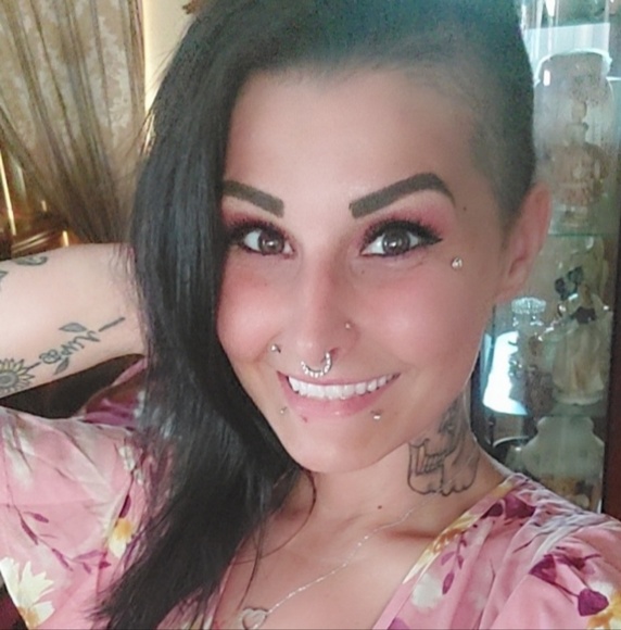Profile Picture of Crystal Travise (@ctravise1985) on Poshmark