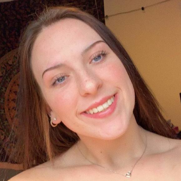 Profile Picture of Sophie Cholette (@sophiecholette) on Poshmark