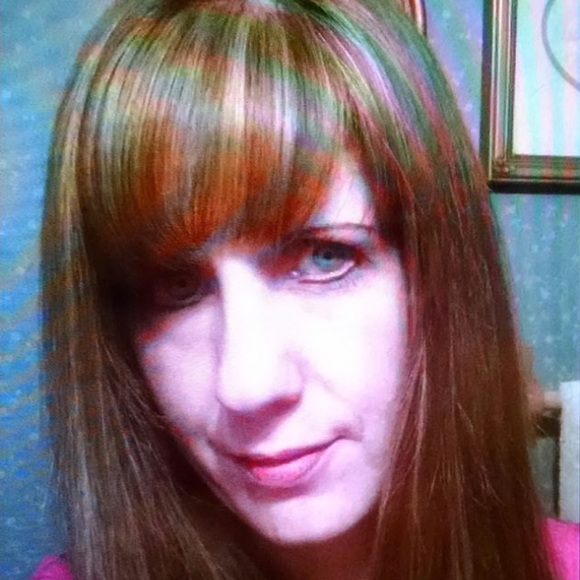 Profile Picture of April Kivlin (@akiv17) on Poshmark