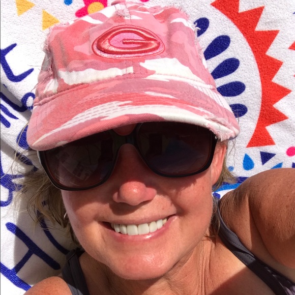 Profile Picture of Dede Putman (@dedeputman) on Poshmark