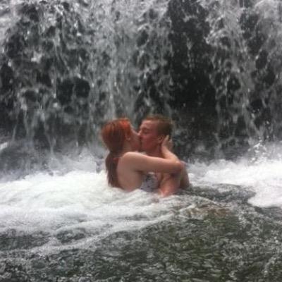Profile Picture of Carly Patrick (@KearghlieSinger) on Twitter