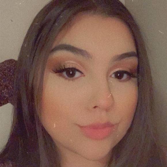 Profile Picture of Yoselin Barientos (@yoselin_barr4) on Poshmark