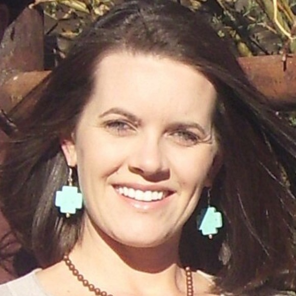 Profile Picture of Wendy Chavey (@wendychavey) on Poshmark