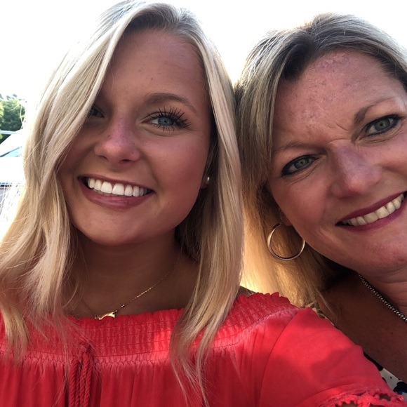 Profile Picture of Casey Alexander (@caseyaalexander) on Poshmark