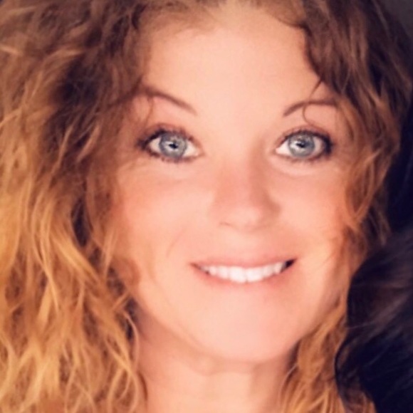 Profile Picture of Sarah Claypool (@sarahclaypo18) on Poshmark