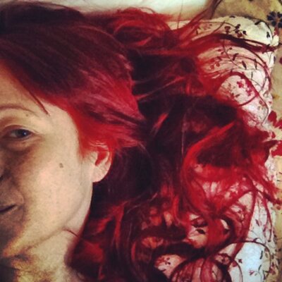 Profile Picture of Zoe Wall (@ZoeWallArt) on Twitter
