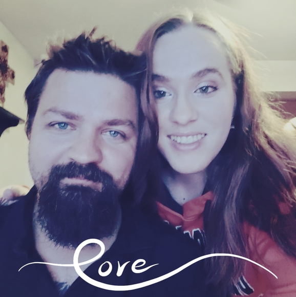 Profile Picture of Chezney Amesbury (@chezney91) on Poshmark