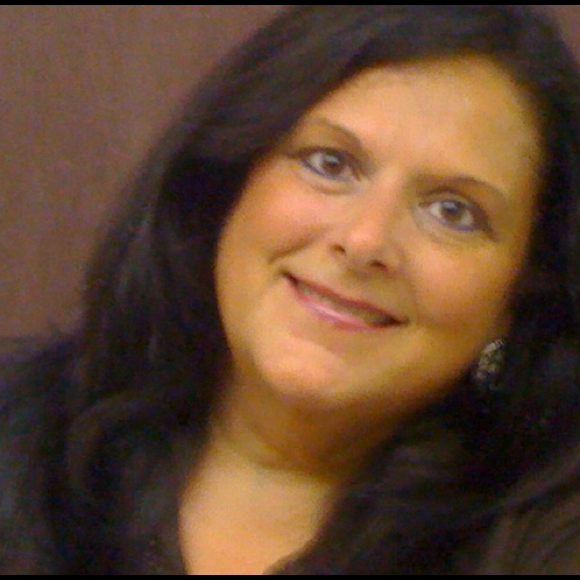 Profile Picture of Kim Muller (@ladysnugglebug) on Poshmark