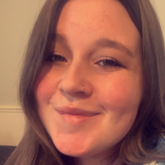 Profile Picture of Nichole Sieker (@nms094) on Poshmark
