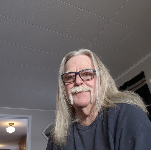Profile Picture of Randy Barber (@rbee55) on Poshmark
